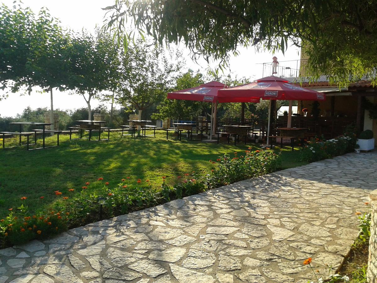 Agrotourism Himara Hotel Buitenkant foto